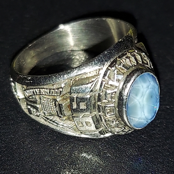 1981 Class ring - Picture 4 of 5